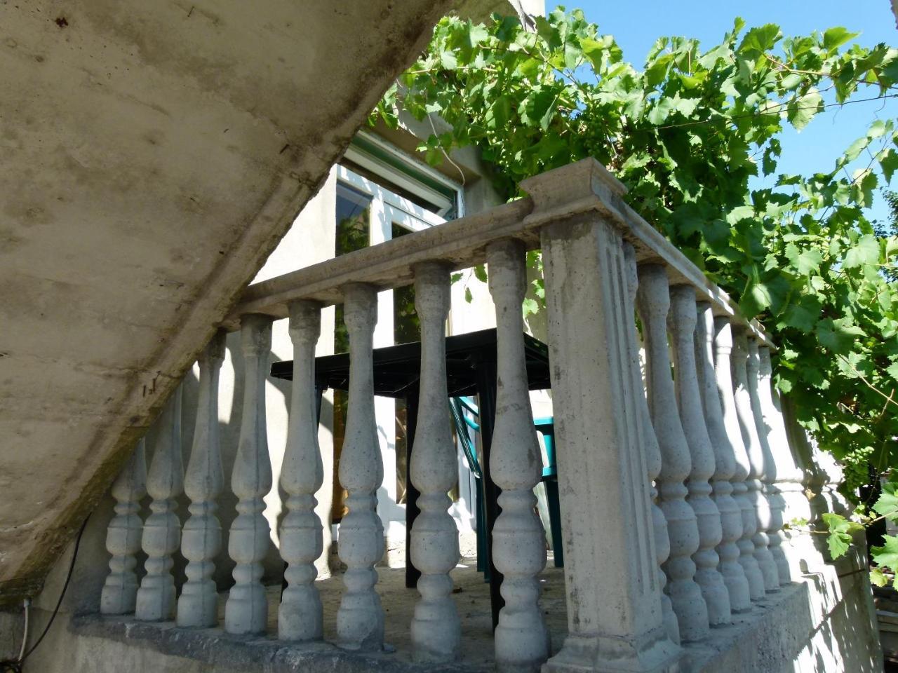 Why Me Eco-Friendly Hostel Tbilisi Exterior foto